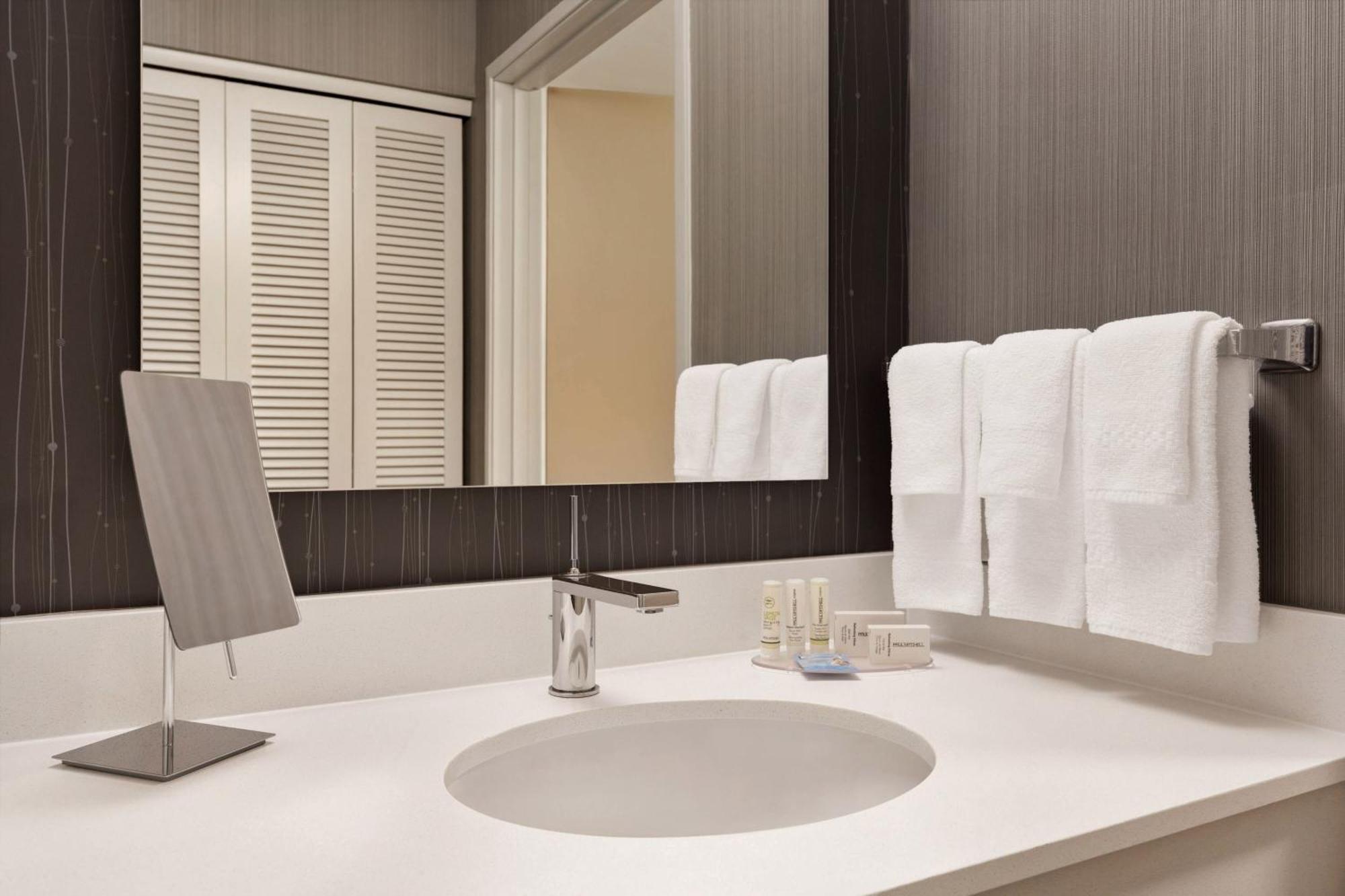 Courtyard By Marriott Topeka Eksteriør billede