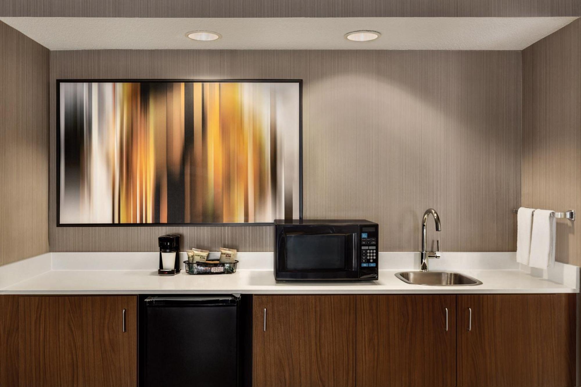 Courtyard By Marriott Topeka Eksteriør billede
