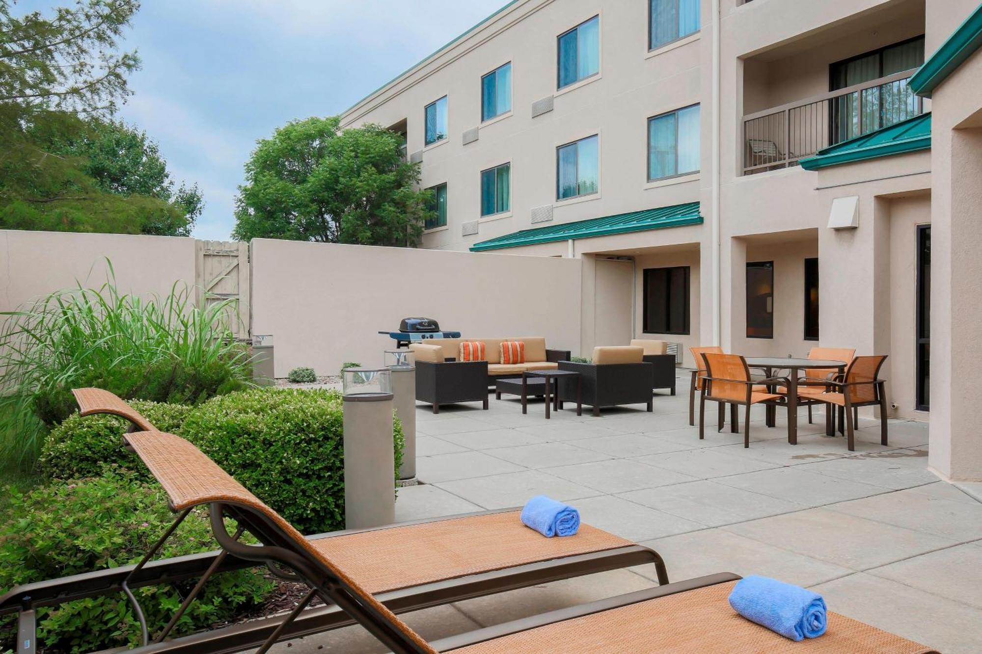 Courtyard By Marriott Topeka Eksteriør billede