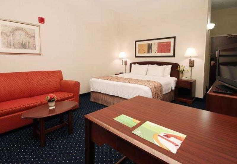 Courtyard By Marriott Topeka Eksteriør billede